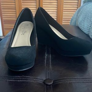 Black Wedges